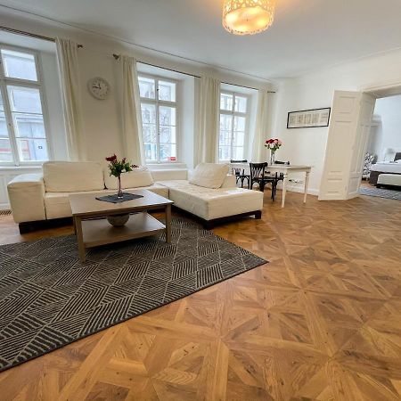 U Obecniho Dvora - Old Town Apartment Prága Kültér fotó