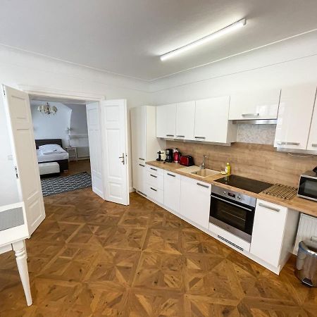U Obecniho Dvora - Old Town Apartment Prága Kültér fotó