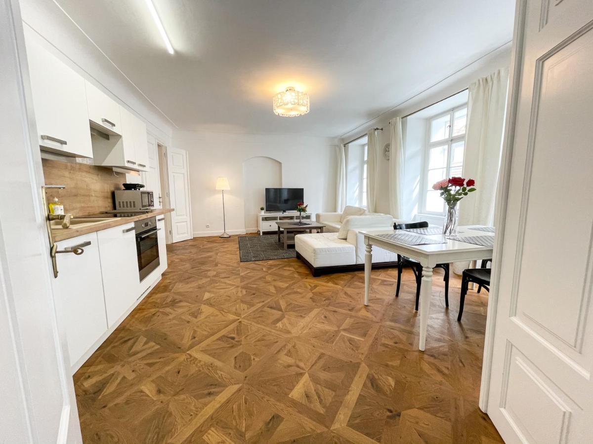 U Obecniho Dvora - Old Town Apartment Prága Kültér fotó