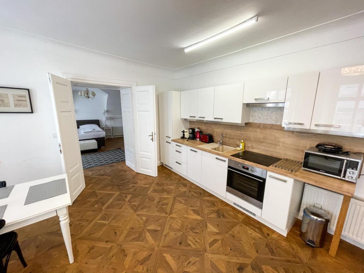 U Obecniho Dvora - Old Town Apartment Prága Kültér fotó