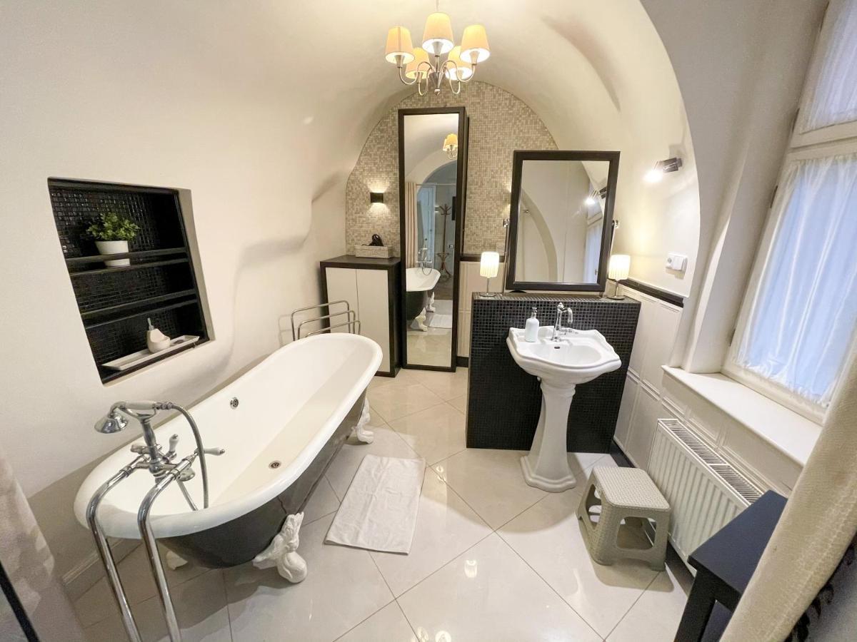 U Obecniho Dvora - Old Town Apartment Prága Kültér fotó